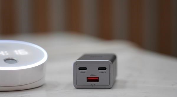 充电器|离谱！明明是手机厂商，做的充电器竟比手机更火？这是啥操作？