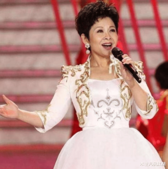 春晚|董文华“毁灭史”，她到底经历了什么？