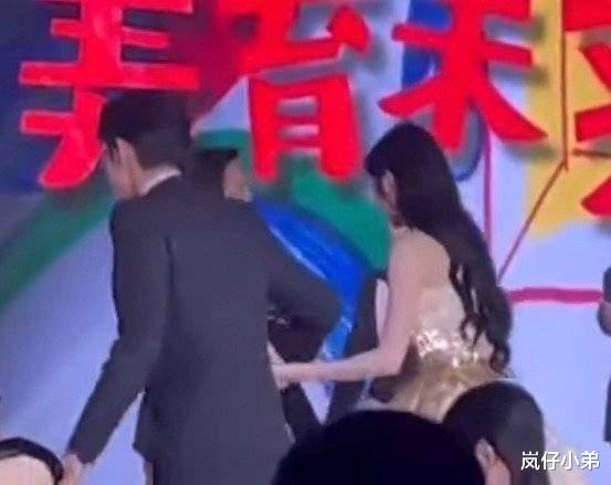 迪丽热巴|芭莎慈善明星夜内场遭吐槽，张彬彬景甜再互动，杨幂造型成亮点！