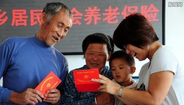 教教你家娃|养老金“新政策”出炉，有3类老人涨得多，还有一类人却不给涨？