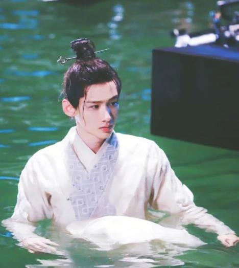 白敬亭|白敬亭新剧《青川日常》来袭，再现古装男神，女主让人期待