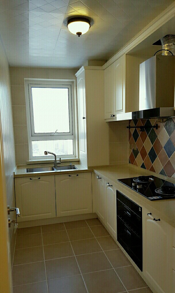 马桶旁边砌了半堵墙,老婆认定会难看,赢了她一年的工资