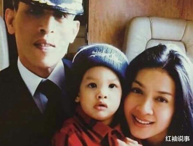 王储|提帮功有王者风范，接受43岁帕公主跪拜，谁是王储已经一目了然