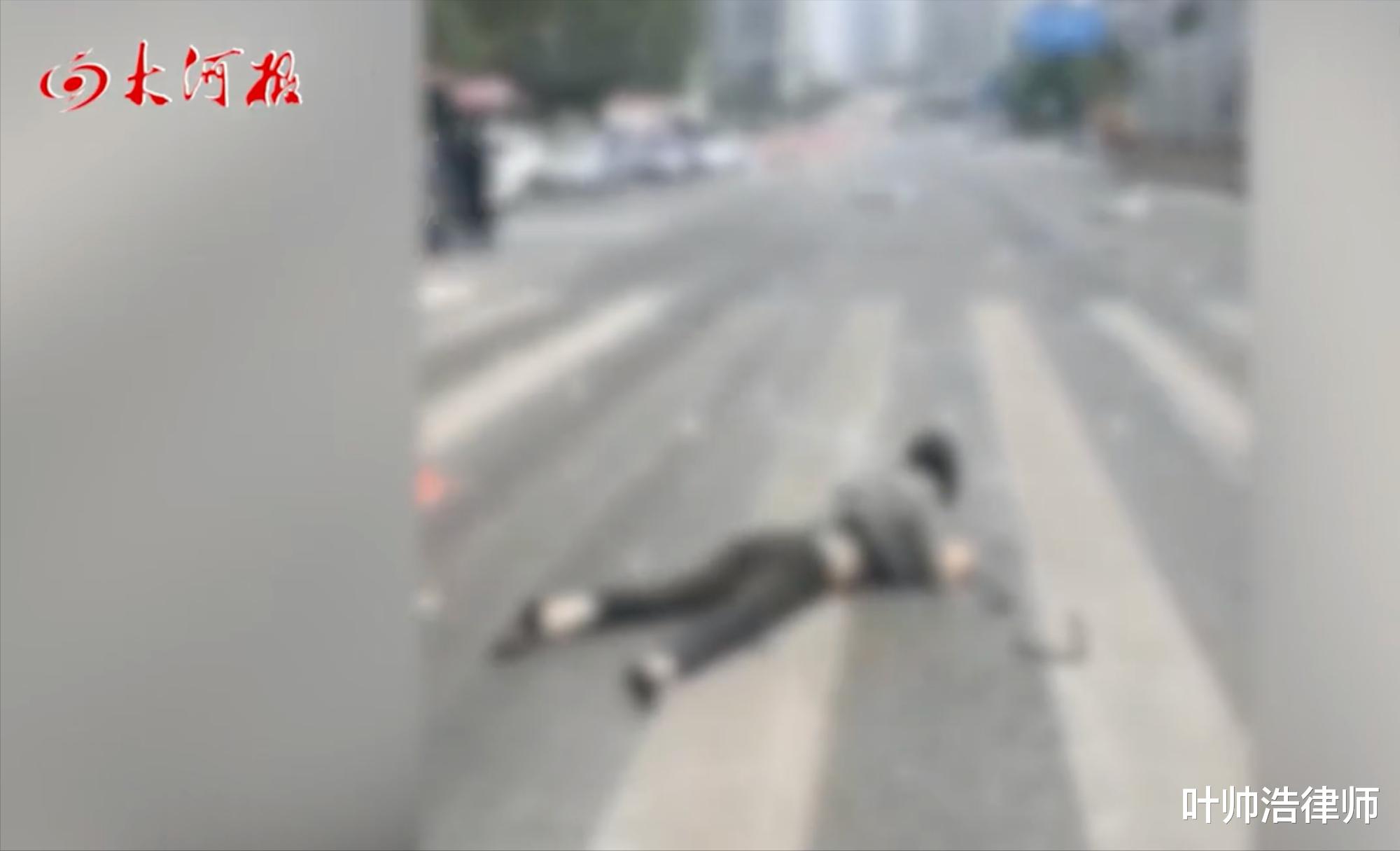 小娇爱分享呀 4死3伤！大连一宝马车闯红灯撞飞行人，驾车逃窜撞上货车弃车逃逸