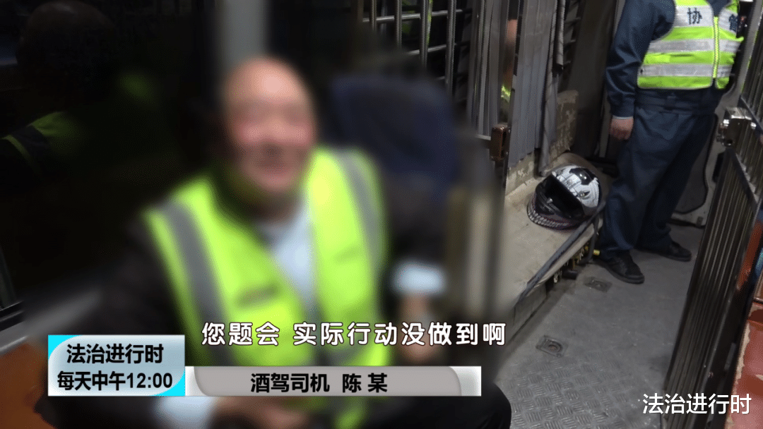 法治进行时 北京：驾校考试员竟然骑着摩托车酒驾，见到交警后掉头就想跑