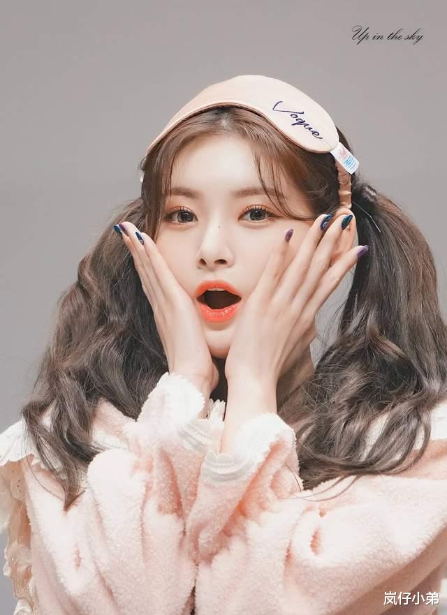 王怡人|韩国组合的中国成员不接受当地跪拜礼仪，独自站立，无数网友称赞！