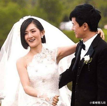 谢娜|谢娜玩水肚皮意外被浸湿，放大后的细节让人哽咽：难怪张杰宠爱她