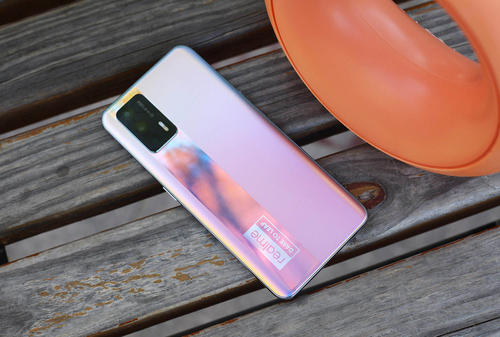 红米手机|旗舰机沦为千元机，72万跑分+12+256GB，如今只要1800元