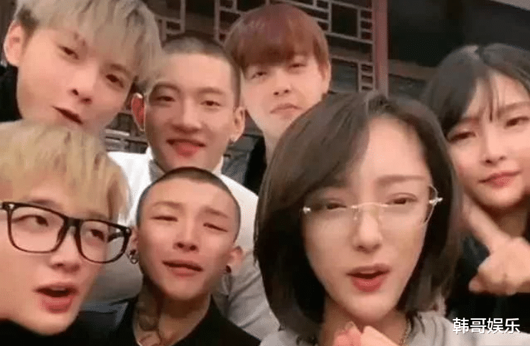 毛晓彤|露馅？辛巴蒙面现身娜美活动被认出，遭战地记者围堵！