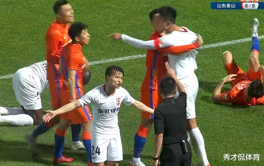 郭田雨|逞強一時爽！亞泰隊長手指金敬道還罵人，郭田雨將其撞飛絕殺打臉