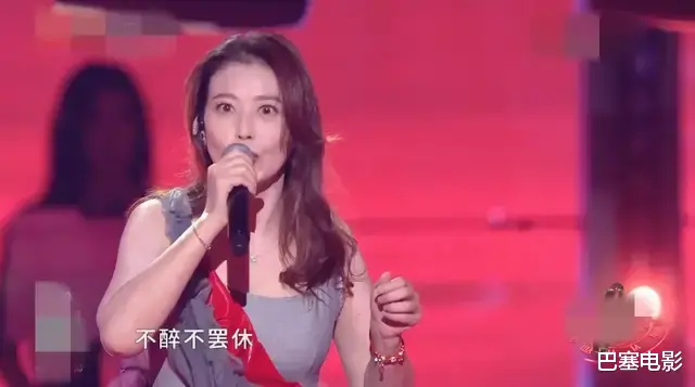 Angelababy|双11晚会大翻车，周海媚边抖边唱，蔡徐坤难听，吴宣仪别眨眼了