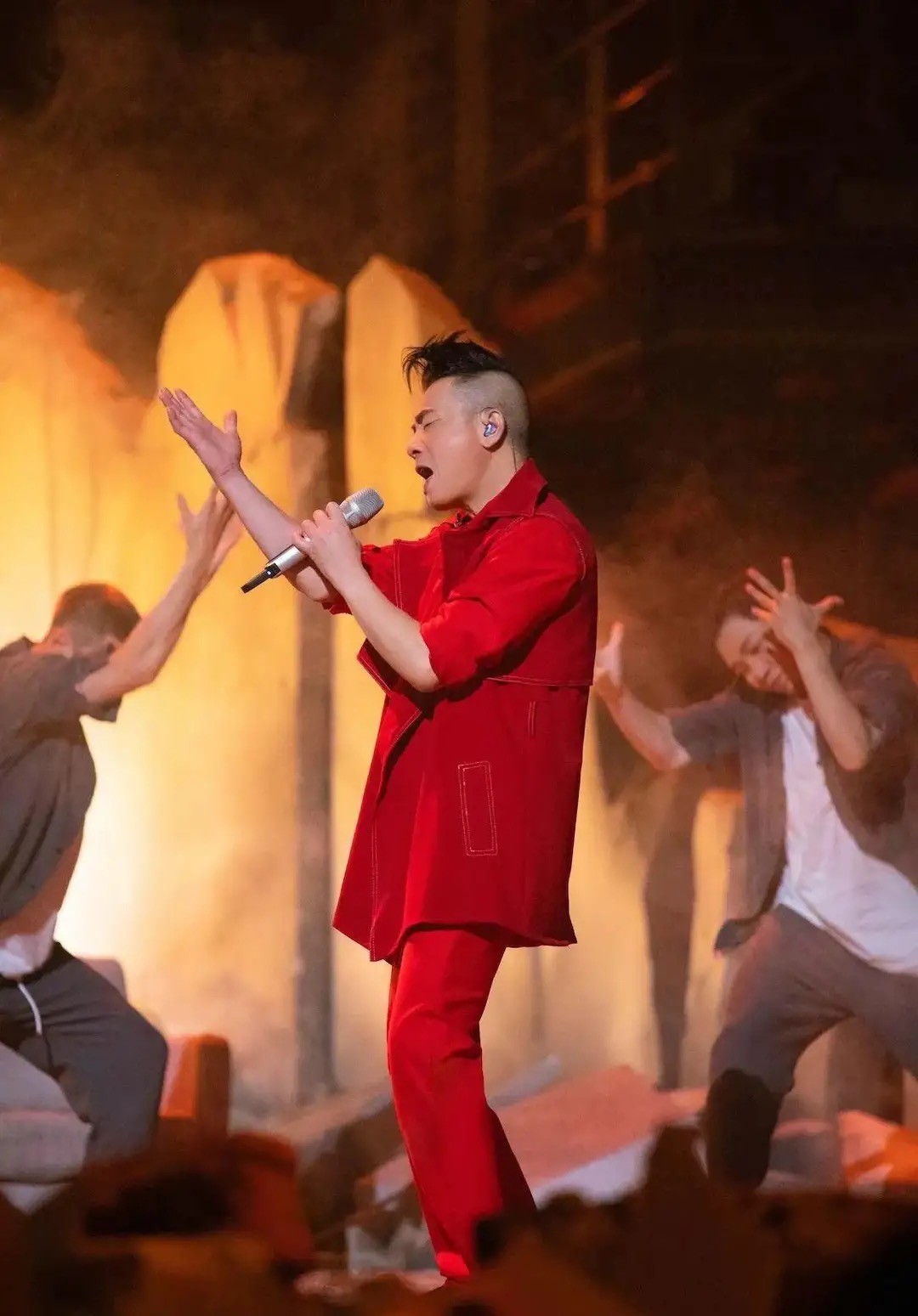 长津湖之水门桥|《披哥》第一“横”：站得住C位，稳得住GAI，帮得了谢天华