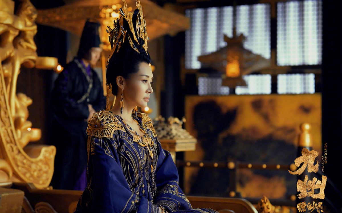 许晴|52岁许晴近照暴瘦，下巴尖锐脸蛋变样，豪宅内景曝光堆满书