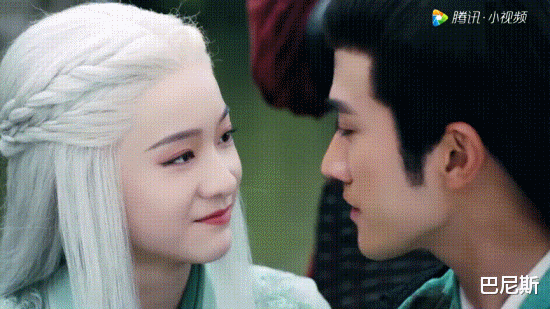 佟丽娅|将自己整容成“baby”的潘南奎，脸上抹了多少粉底？汗水都是白色