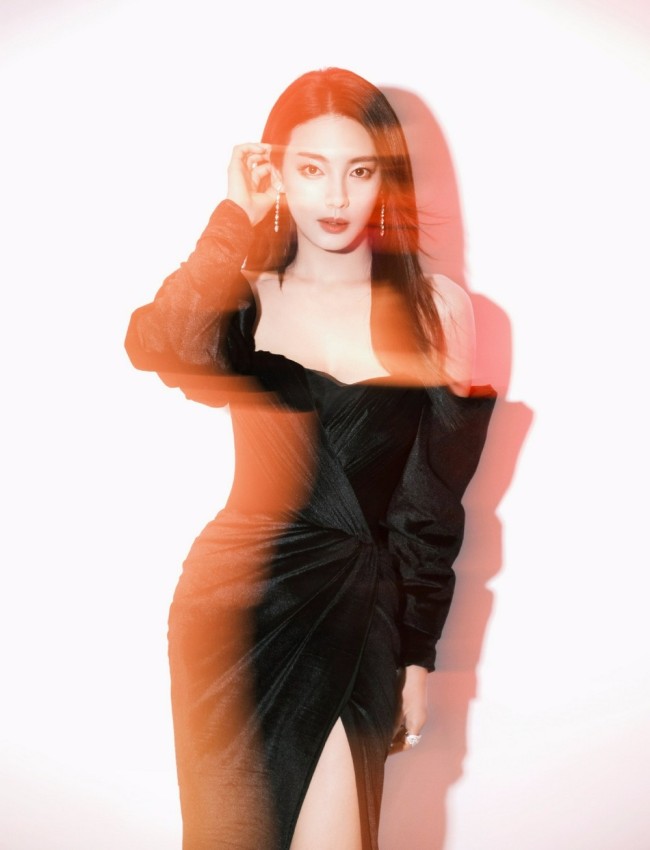 张雨绮|懒理新欢风波 张雨绮穿黑裙秀美腿