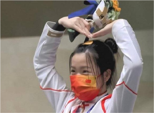 丸子头|双金得主杨倩真意气风发！回国首晒美照，穿着简约却藏不住巨星范