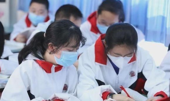 萌听小c姐|小学生作文《祖国》走红，短短3行25个字，令不少网友感动
