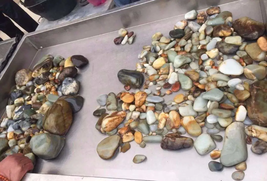 玉雕|和田玉市场大变天，大量店铺关门转让，最坏的时代真要来了吗？