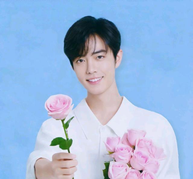 肖战|主持人称肖战穿军装很帅，直言自己也想参演军旅剧，粉丝很期待