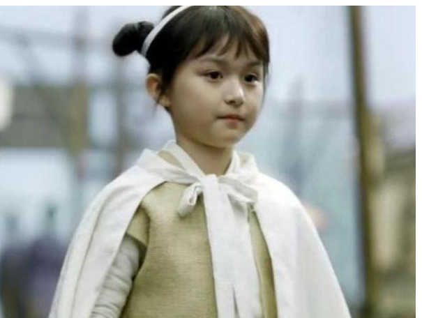 整容|2岁出道年入百万的小“芈月”，因太漂亮被禁止整容，今长成这般