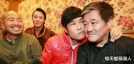 每天都是潮人|2009年，小沈阳参加一档节目时，突然对着女主持人赵丹军说了句：臭不要脸的