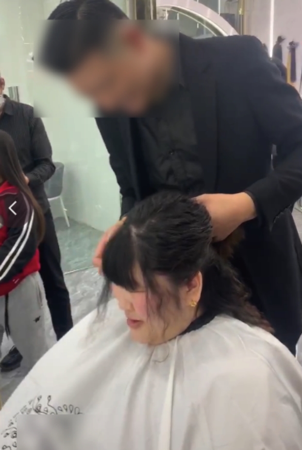 朱之文 大衣哥女儿减肥后罕现身，烫染发造型显洋气，性格开朗变化大