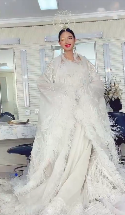 春晚|春晚后台更精彩：朱一龙岳云鹏赶着回家，成龙甄子丹吴京世纪同框