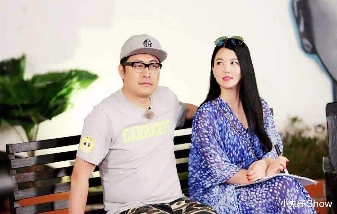 李湘|李湘离婚后现身机场，毛绒大衣依旧走贵妇风，手里大牌包格外惹眼