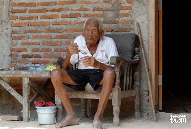 |世界最长寿老人，悲痛送走几代子孙，终因孤单在146岁绝食离世