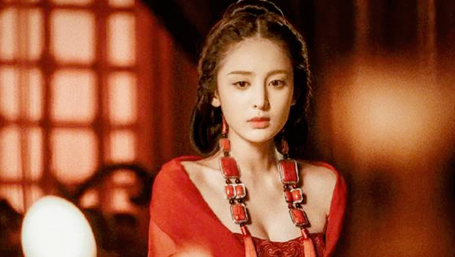 古力娜扎|娜扎宣布加入新公司，5位“一线小花”同班，能擦出怎样的火花？