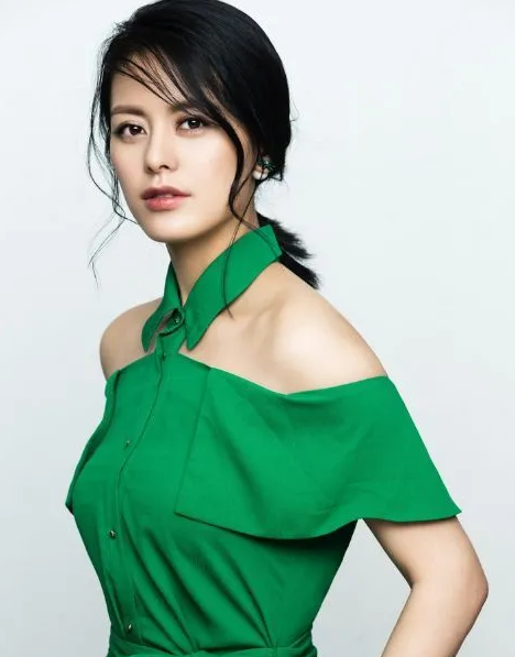 赵丽颖|出道16年是40部剧女一号，本可比肩赵丽颖，却因长相无人问津