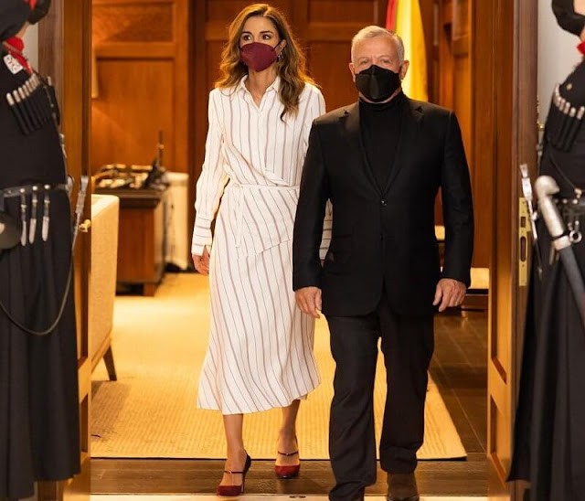 时尚风行派|约旦国王夫妇高颜值营业！51岁王后穿衬衫裙真大方，生日照美如画