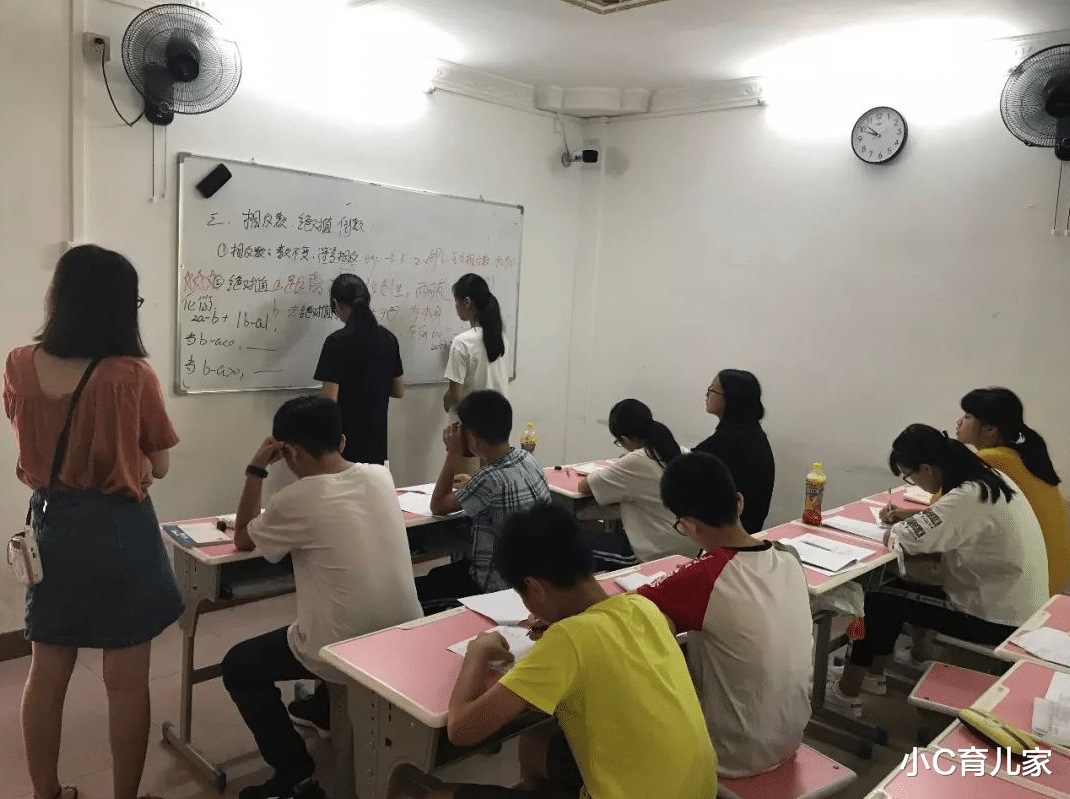 小C育儿家|“我不差钱,能请一对一家教”?看到教育部的回应,家长们安心了