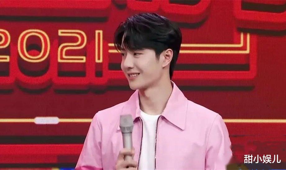 央视|央视照妖镜下的顶流：王一博冷白皮，朱一龙五官优越，李现成路人