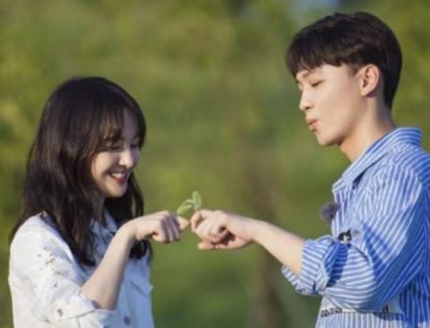 郑爽|张恒把女儿照片设成头像，聊天截图传开后，才知道郑爽基因的强大