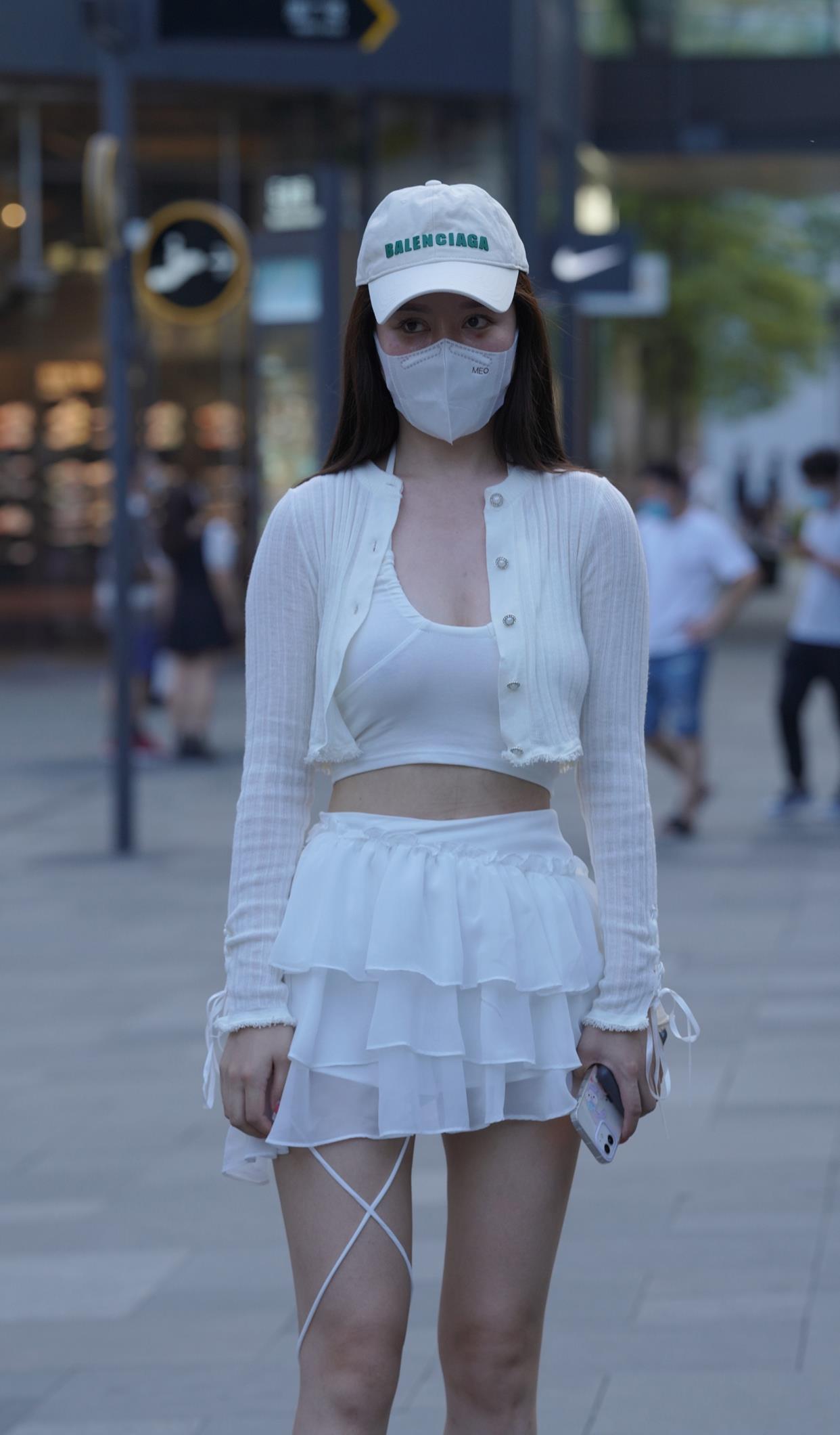情话屋|谁说穿白色显胖？看这位美女的白色系搭配，美得优雅得体