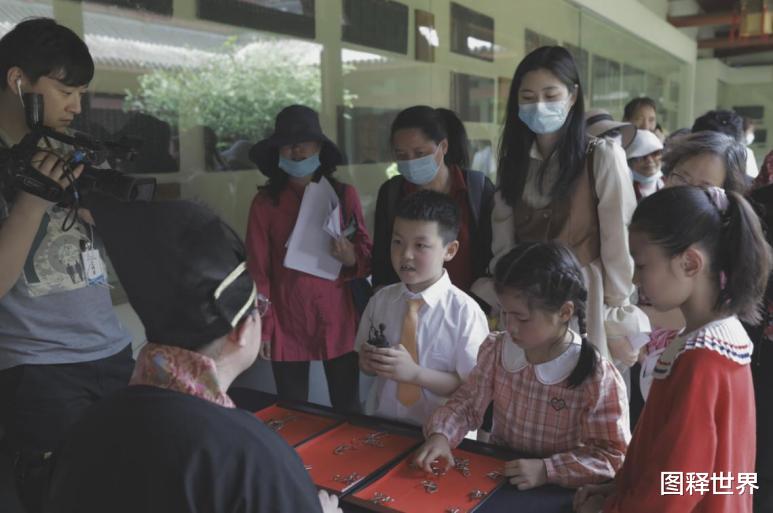 图释世界 飞花令 连环解锁 传统面塑 趣味投壶 杭州上城邀请劳动者快乐游园