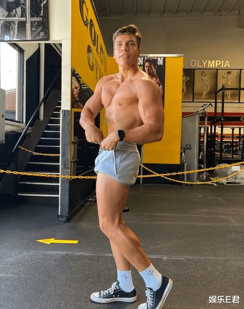 阿诺德·施瓦辛格|施瓦辛格私生子模仿老爸秀肌肉，自知颜值不高，欲靠身材出道做明星