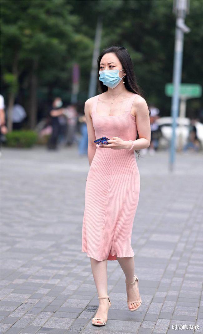时尚咖女孩|穿上连衣裙衬托玲珑身材，身材偏瘦的姑娘，搭配高跟鞋更有气质