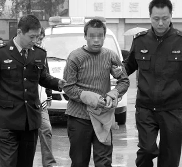 出租车 男子一念之差将女友杀害，下手果断抛尸河边