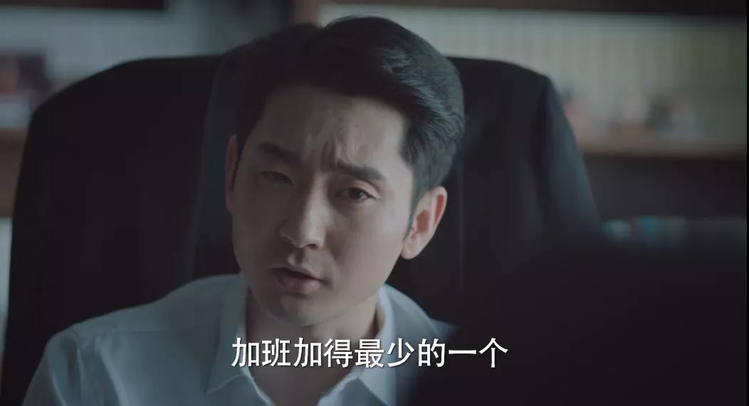 周雨彤|周雨彤主演的《我在他乡挺好》上线，网友：这领导脑子有坑吧