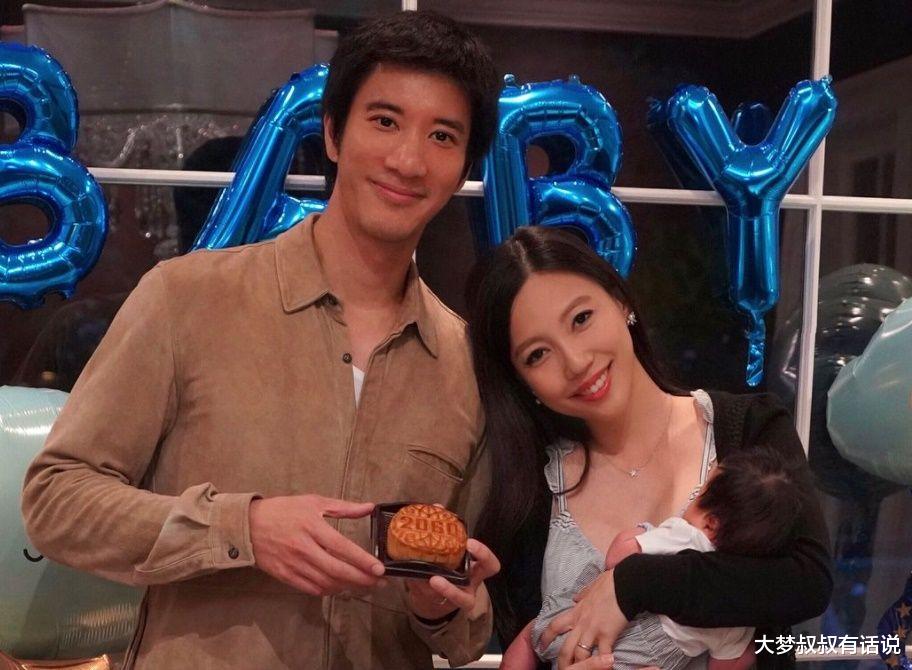 李靓蕾|李靓蕾为王力宏冠夫姓“闺蜜圈全是大咖”性感出席林志玲婚惹议