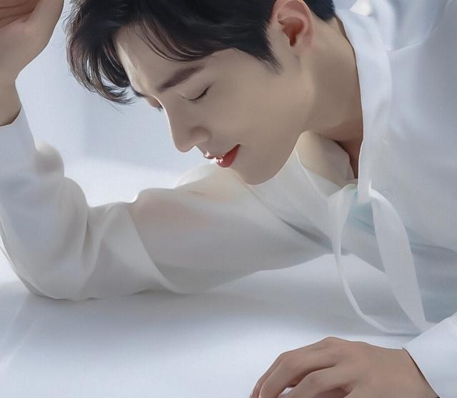 肖战|当初被全网攻击的肖战，为啥在突然之间又奇迹般的火了起来