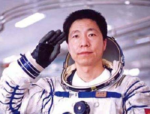 杨利伟回忆首次进入天空细节:有26秒我以为自己要牺牲了