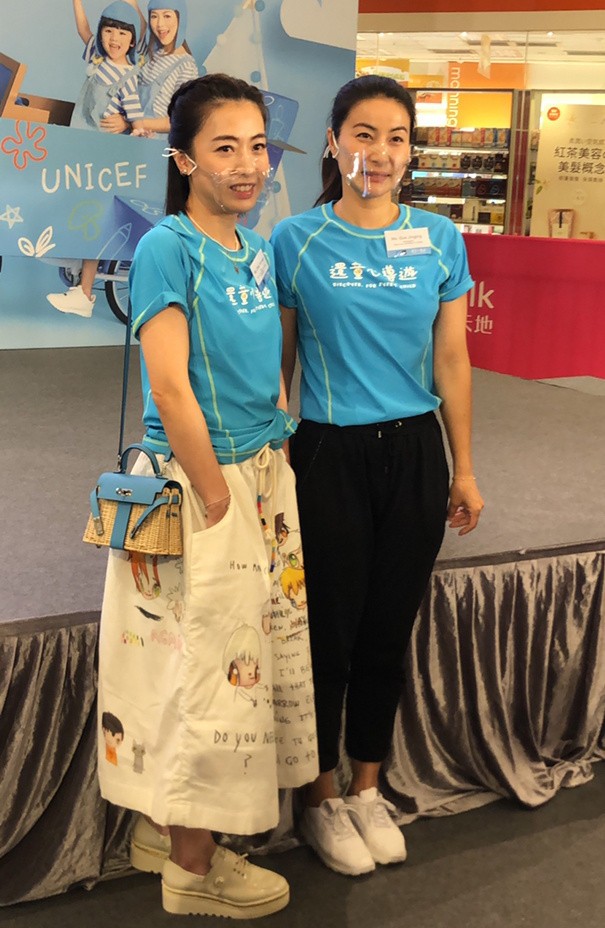 潮流前沿 甘比郭晶晶同框做公益,背14万包打扮奢华,郭晶晶朴素造型更高级