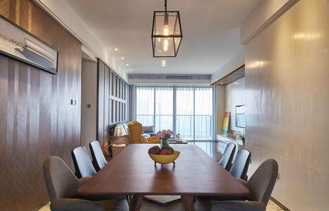 现代风的新房装修完工,入户就被客厅所迷住,整齐设计超漂亮