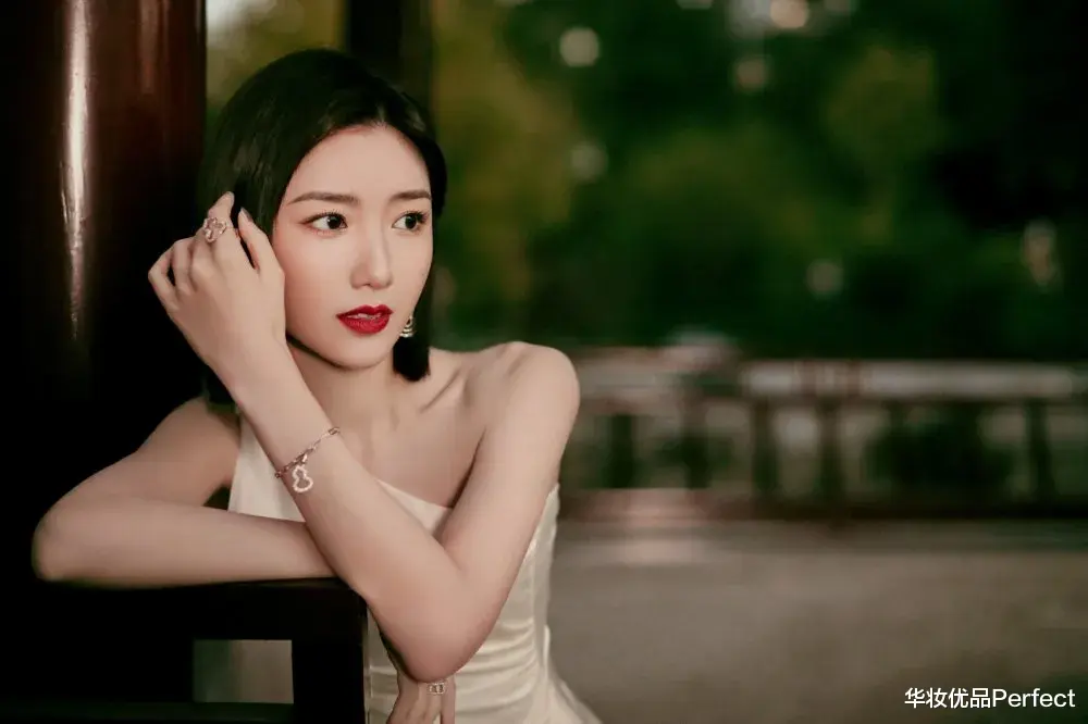 华妆优品Perfect|超期待的毛晓彤穿搭已经上线！！！
