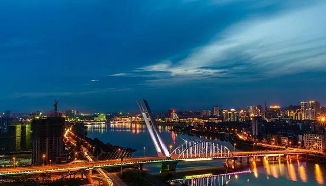 他很好 江西又一商场面临关门，位于黄金地段，现如今走向“没落”