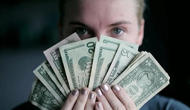 台湾 靠“卖鞋”成为新首富，财富达138亿美元，专赚“外国人”的钱？