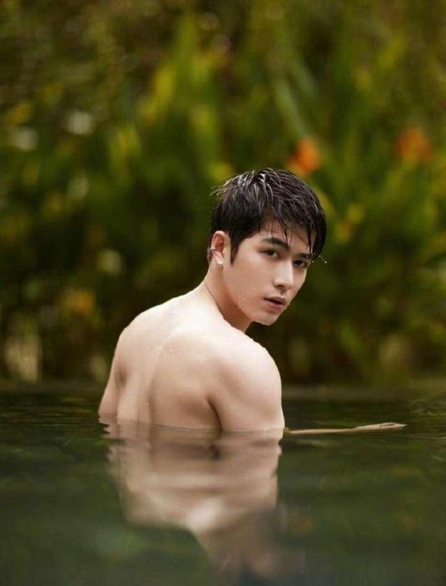 陈学冬|陈学冬减重18斤后,面部轮廓更为明显,事实证明越自律越自由